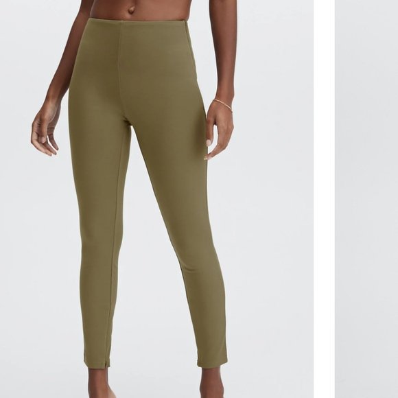 NEW Fabletics 24/7 Skinny Pant SIZE S SMALL NWT Olive - Picture 1 of 4